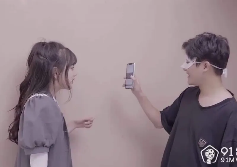Tống tình eny khi phát hiện clip móc lồn trên điện thoại